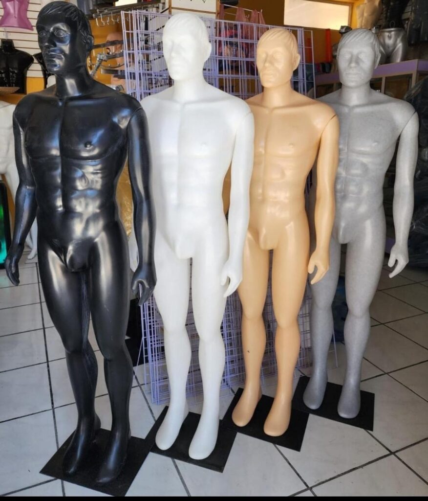 Maniquí completo plástico y fibra de vidrio | Exhibimuebles Valsequillo